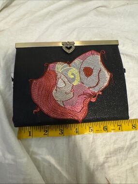 Embroidered Heart Kiss Clutch - Black & Pink
